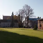 żar - Dworek W żarnowcu 公寓